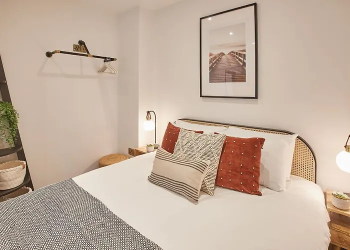 Tatil Evi Grumbles At Loggerhead Yard *