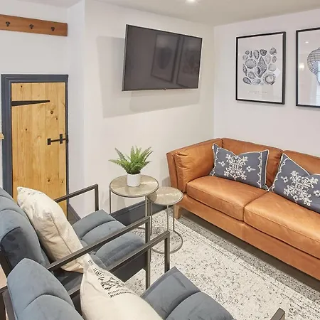 Grumbles At Loggerhead Yard 惠特比