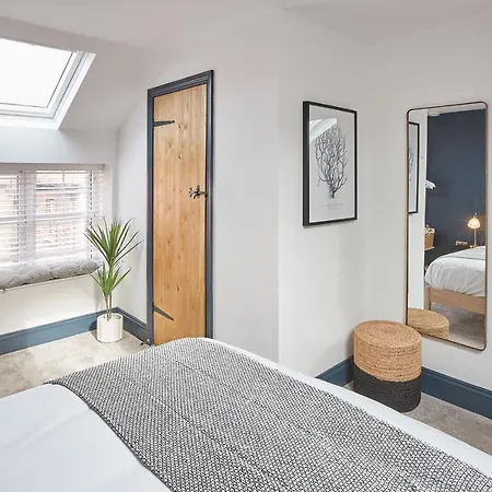 Grumbles At Loggerhead Yard